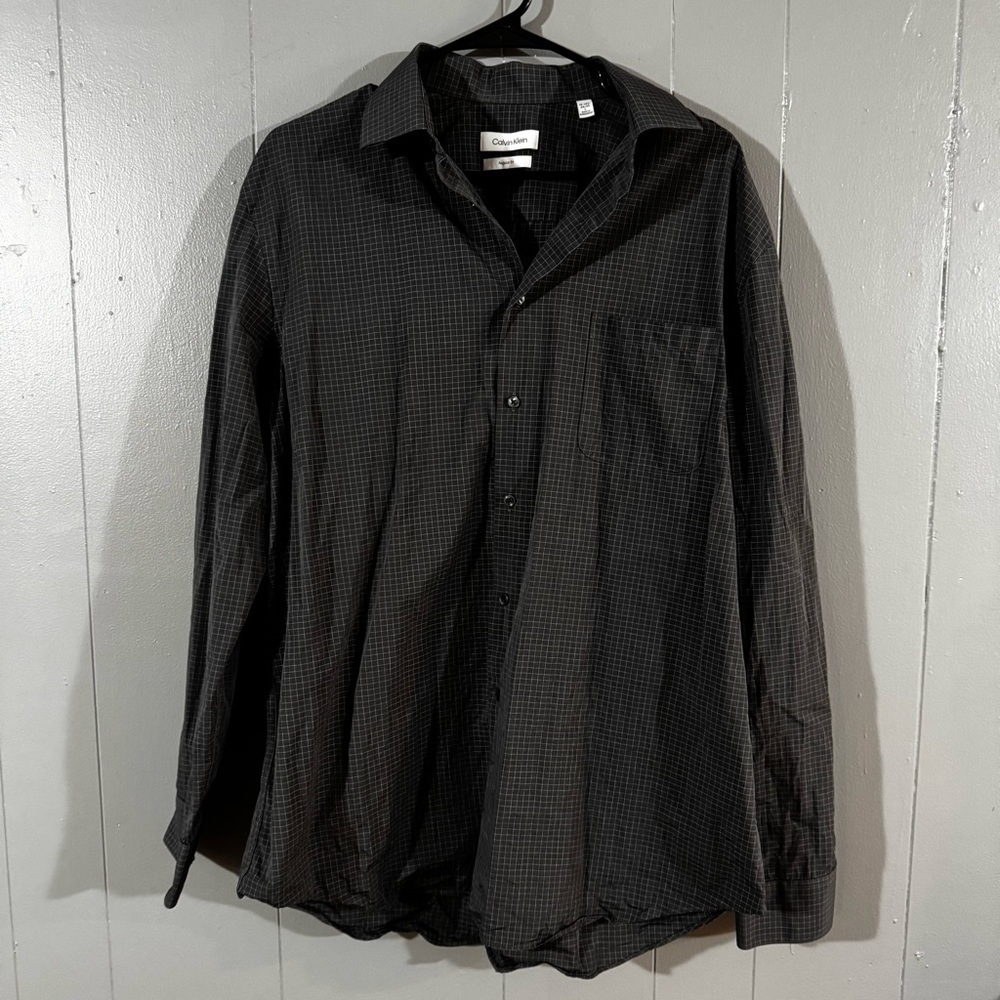 Calvin Klein Men's Large (34/35) Dark Gray Striped Long Sleeve Button-Up Shirt